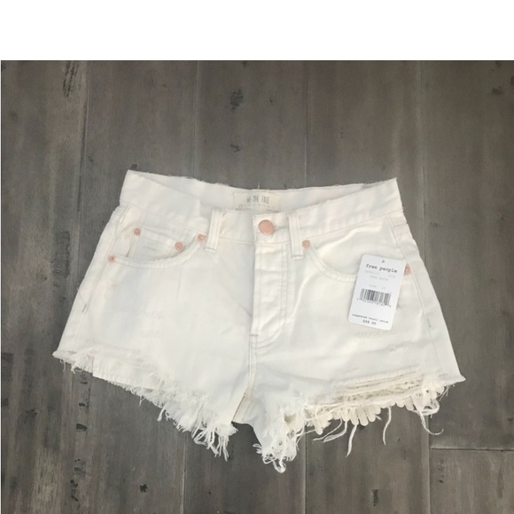 NWT Free People White Cut Off Jeans - Picture 8 of 8